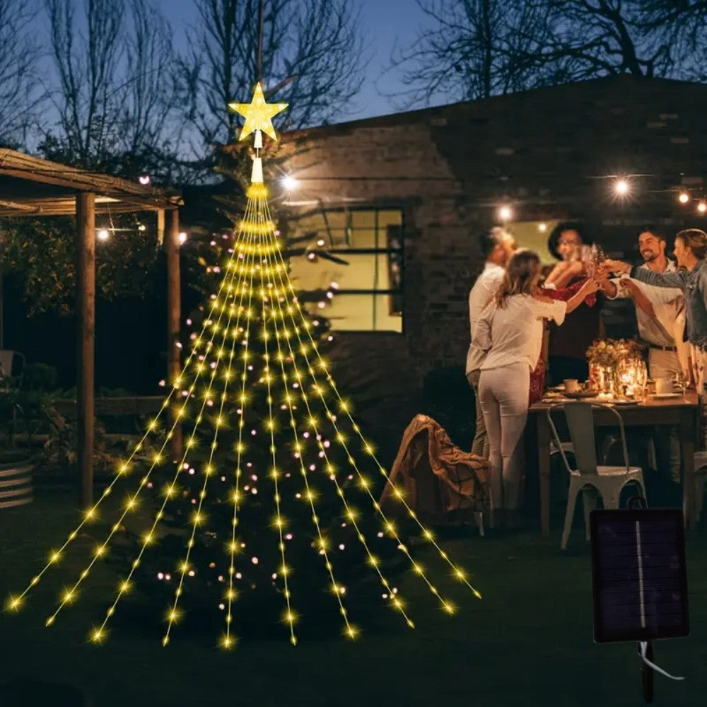 Star waterfall Christmas lights – warm white, solar version, in a garden at night