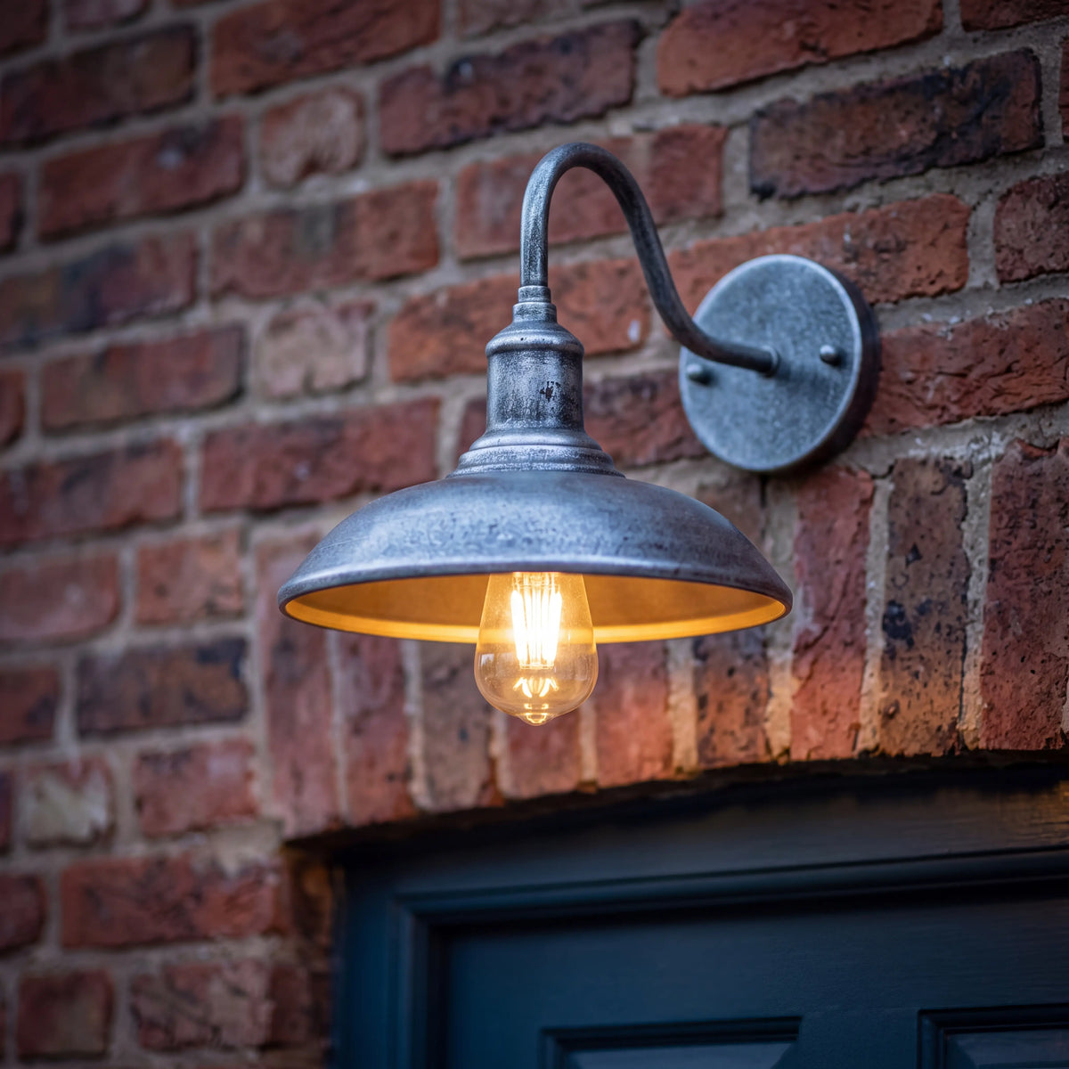 Silver bronze retro outdoor barn wall light, small 37cm arm, E27 vintage garden lamp by a UK driveway